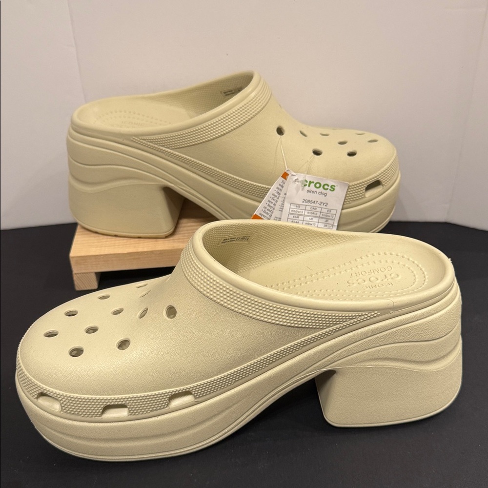 CROCS Siren Clog in Cream/beige  NWT-FINAL PRICE Size M10/ W12